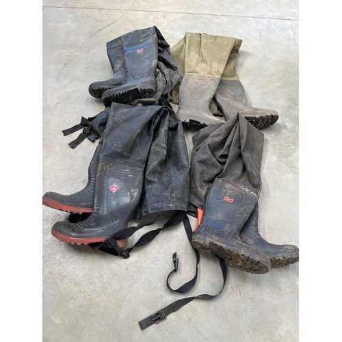 267 - 4 Pairs of waders