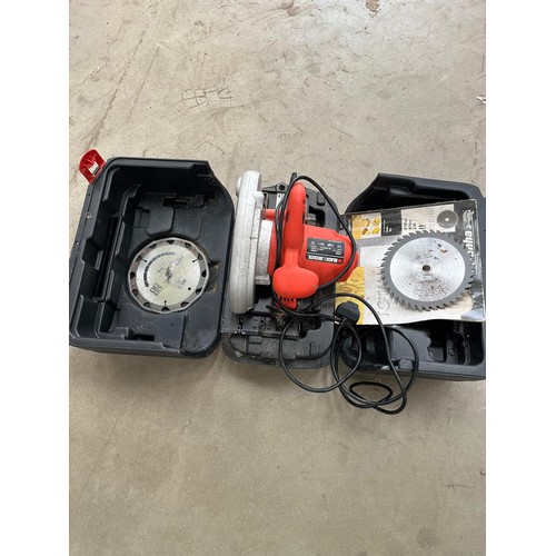 266A - Black and Decker cut off saw, in working order. Comes with spare blade