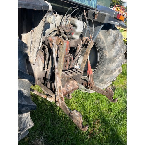 391 - Massey Ferguson 3060 tractor. Runs and drives. Starts well. Genuine off farm tractor showing low hou... 