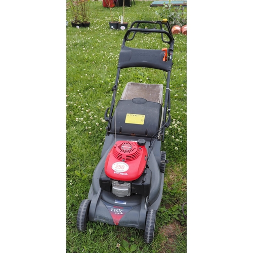 250 - Honda HRX 476 mower