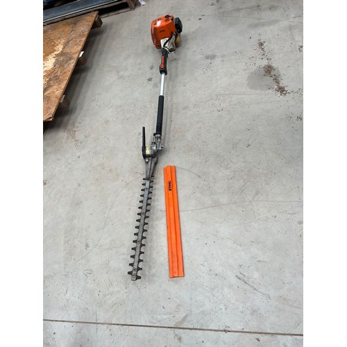 527 - Stihl HT75 hedge strimmer. Starts but doesn't stay running