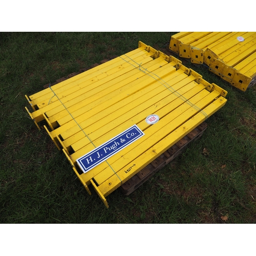 1431 - Yellow posts 1.2m - 16