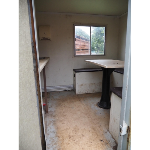 1728 - Mobile welfare unit. Keys in office