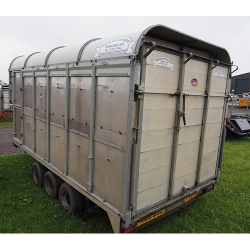 1765 - Graham Edwards tri axle trailer and livestock container