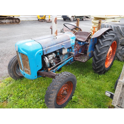 1769 - Fordson Dexta tractor. Runs and drives. Recent service. Key in office