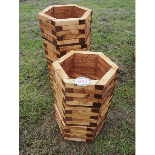 847 - Wooden planters - 10