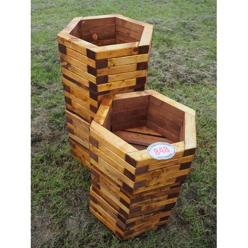 848 - Wooden planters - 10