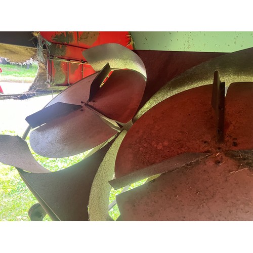 1718 - Massey Ferguson 40RS combine harvester. Drove to sale field. Comes with 20ft Powerflow header and tr... 