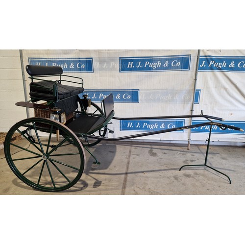 Dartmoor 2 wheel pony gig to fit 13-14.2hh. 12 Spoke wheel, 41" diameter. Solid rubber tyres 63.5" high. Adjustable shafts and swingle tree. Comes with pair of lamps, spares kit and number holder. Shaft stand also included