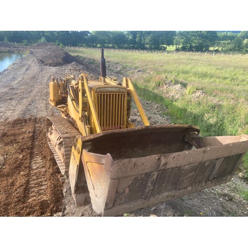 1777 - Komatsu drott crawler. Runs and drives. Good chains, sprockets and rollers