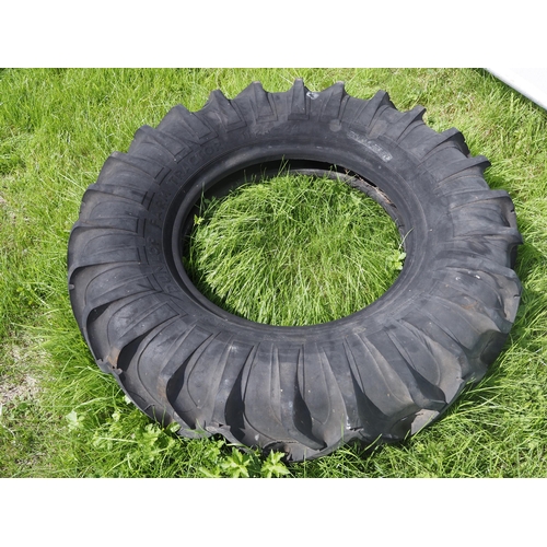 106 - Dunlop tyre 11.25-24