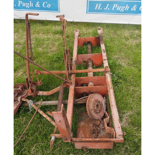 277 - Allis Chalmers midmounted mower
