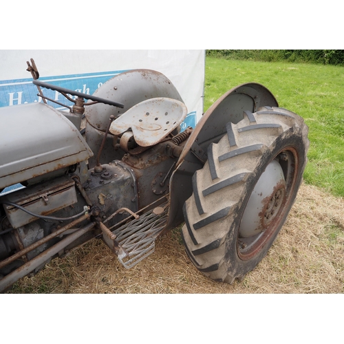 366 - Ferguson T20 tractor petrol. Reg NYA 51, no docs