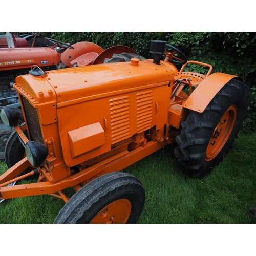 116 - Renault R20 tractor. 1923. Fitted with pulley. S/n 1024555. Repainted