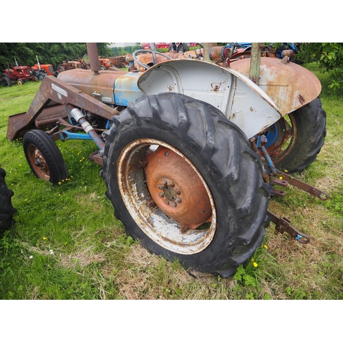 99 - Fordson Super Dexta tractor. Fitted with Horndraulic loader and bucket and roll bar