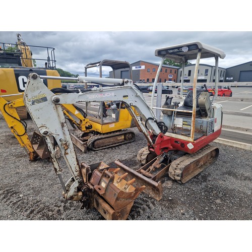 1775 - Takeuchi TB016 mini digger with 3 buckets and hitch. Key in office