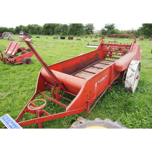 270 - IH McCormick farmyard manure spreader and rubber tyres