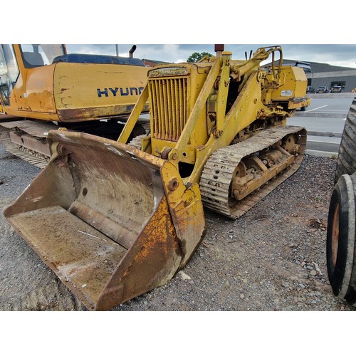 1777 - Komatsu drott crawler. Runs and drives. Good chains, sprockets and rollers