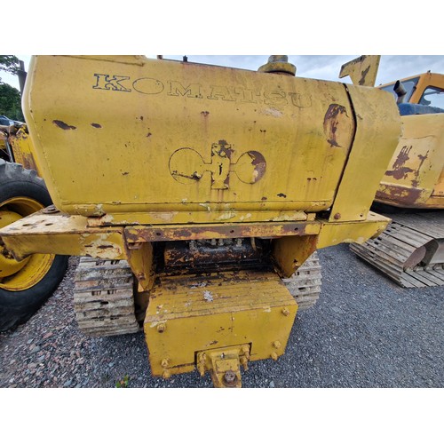 1777 - Komatsu drott crawler. Runs and drives. Good chains, sprockets and rollers