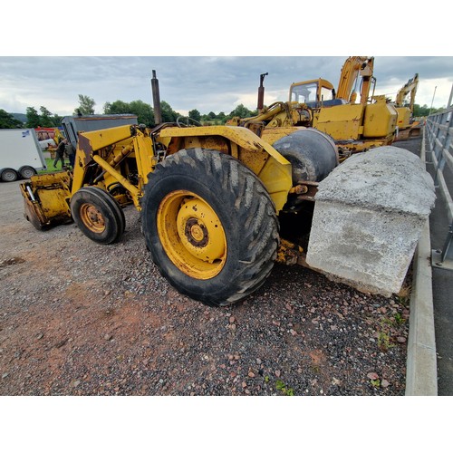 1778 - Massey Ferguson loader tractor with 4 in 1 bucket and rear weight. Runs and drives