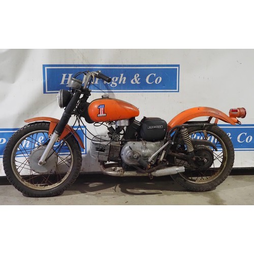 125 - Aermacchi Harley Davidson Sprint motorcycle project. 246cc.
Frame number SS2980
Engine turns over wi... 