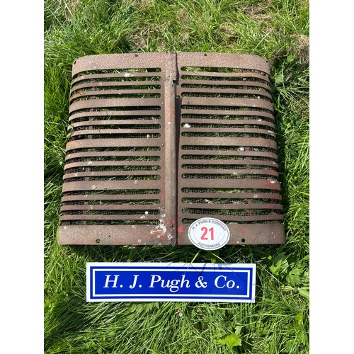 21 - IH crawler front grille