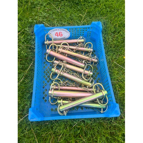 46 - Tractor hitch pins, 4 sizes - 10