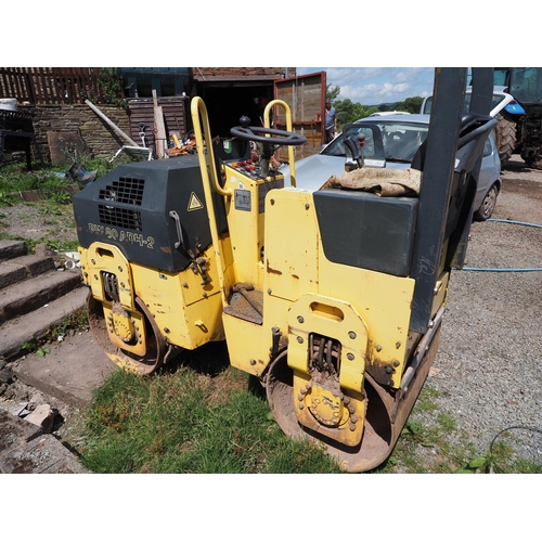 183 - Bomag BW 80ADH-2 vibrating roll. Runs and drives. Showing 334 hours. Year 2003