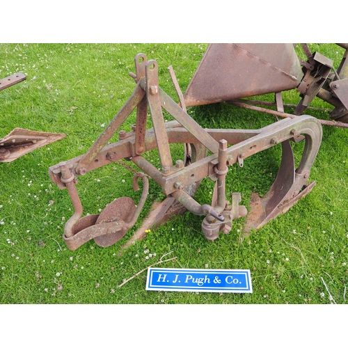 133 - Ferguson 2 furrow plough with discs