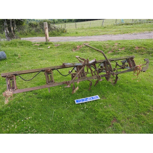 146 - Massey Ferguson 712 hydraulic hoe. Badged. Serial no. S1218