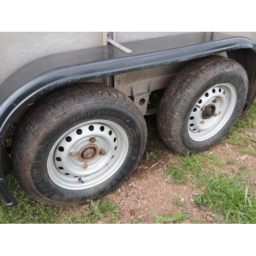 197 - Ifor Williams TA5G-8ft livestock trailer. Fitted with decks and partition gate. New brakes and rear ... 