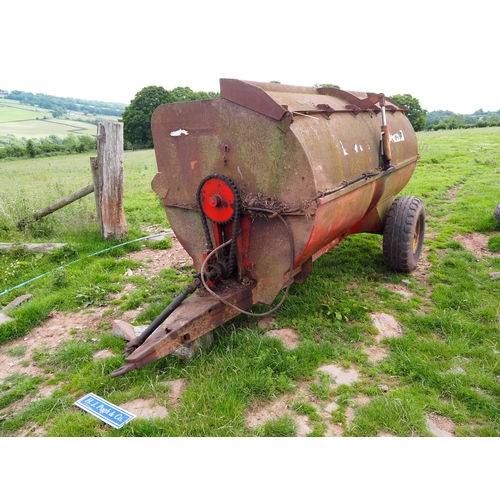 198 - Side discharge manure spreader