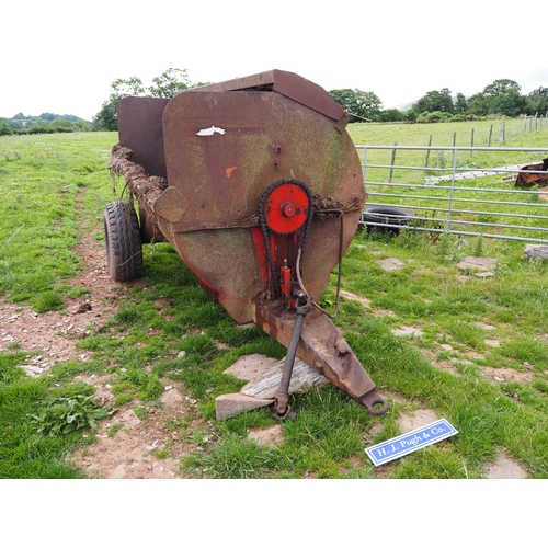 198 - Side discharge manure spreader