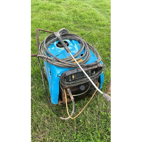 237 - Diesel steam cleaner