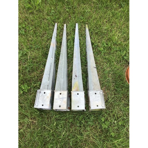 128 - Galvanised post support spikes 4