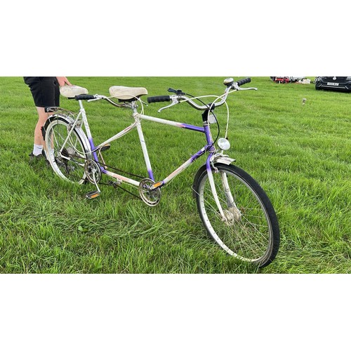 52 - Tandum bicycle