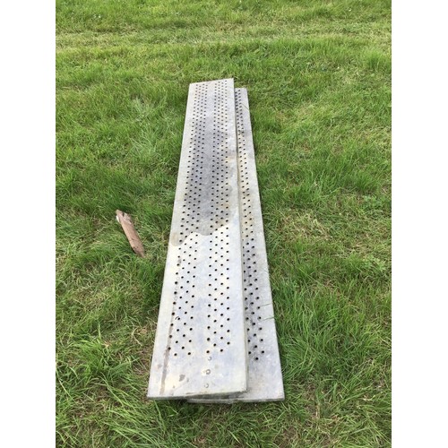 140 - Pair of Ifor Williams 8ft ramps