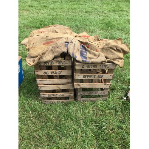 169 - Hessian sacks and cabbage crates