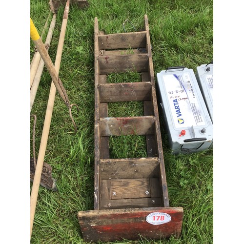 178 - Vintage wooden step ladder, 5 step