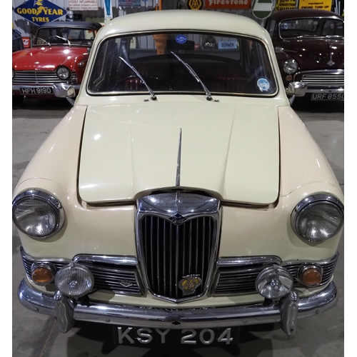 320 - Riley 1.5 Saloon. 1962. 1489cc
Runs and drives. Has had many new parts and work carried out to inclu... 