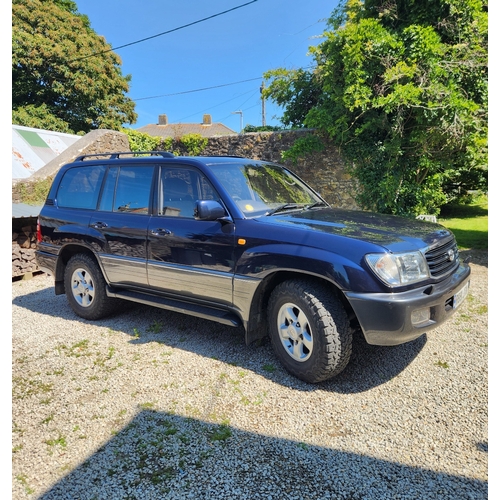 331 - Toyota Land Cruiser Amazon. 1998. V8 Petrol. Runs well. Set of 4 spare alloys in boot. Showing 106,5... 