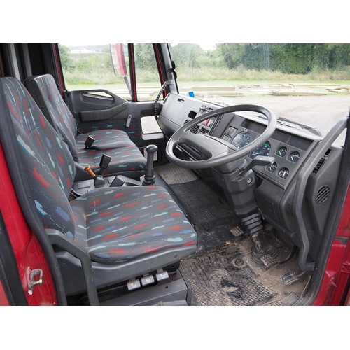 1563 - Iveco 75E14 horse box with living. Showing 152716 km. Diesel pump has been fully refurbished, steels... 