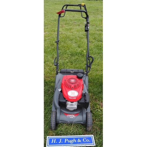 32 - Honda HRX 426 pedestrian mower