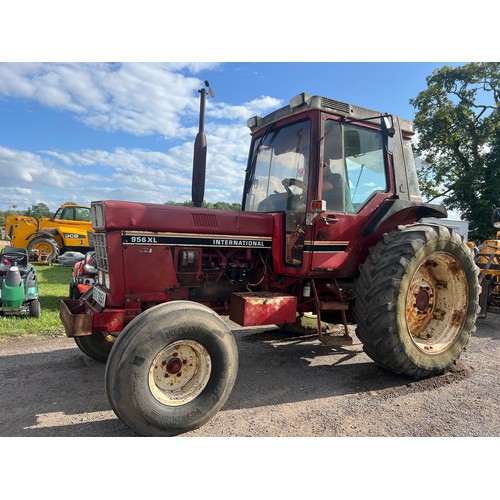 1546 - International 956XL tractor. 8716 hours showing. Runs. Reg EKV 705Y. V5 to follow.