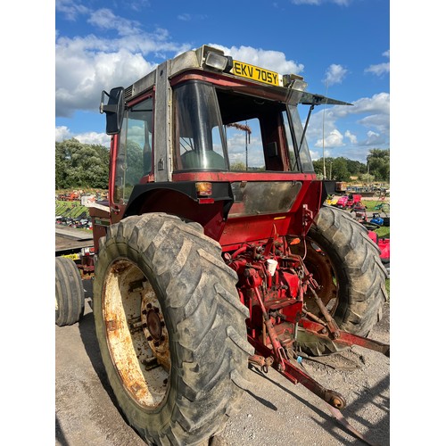 1546 - International 956XL tractor. 8716 hours showing. Runs. Reg EKV 705Y. V5 to follow.