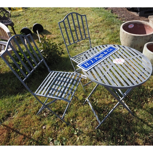 512 - Garden table and 2 chairs