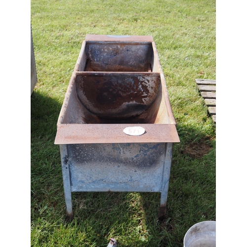 571 - Galvanised double washing basin