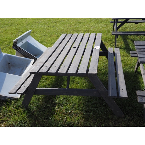 594 - Picnic bench