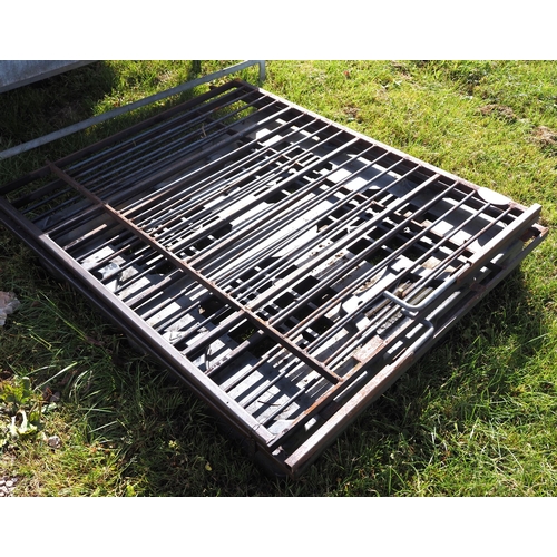 616 - Pair of metal gates 4ft