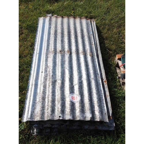 651 - Galvanised roofing sheets - 12